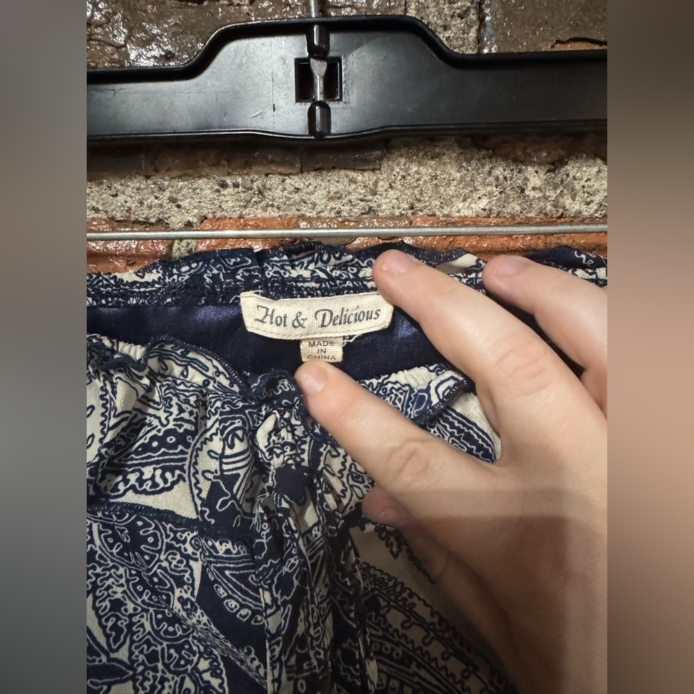 Hot & Delicious Strapless Paisley Dress - Navy and Cream One Size - Picture 4 of 6